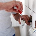 Medidas simples podem evitar choques elétricos